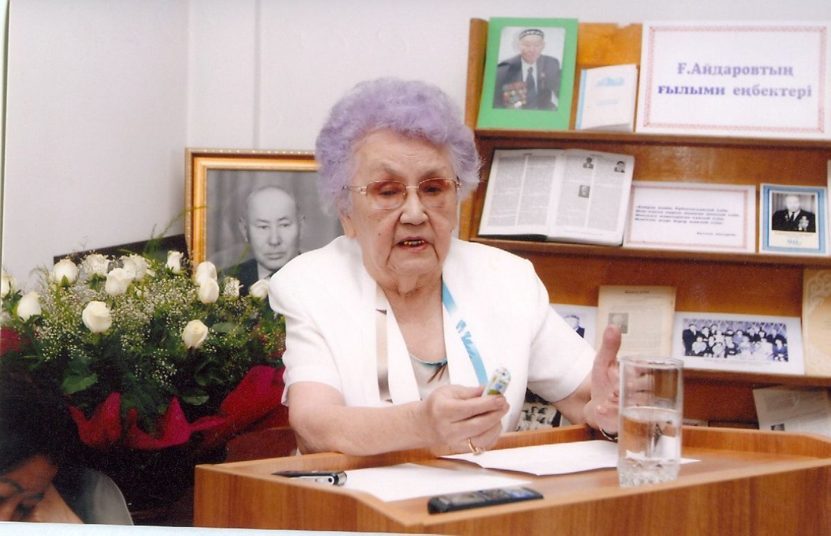 Қазақ тілі үшін барын салған Рәбиға Сыздықова