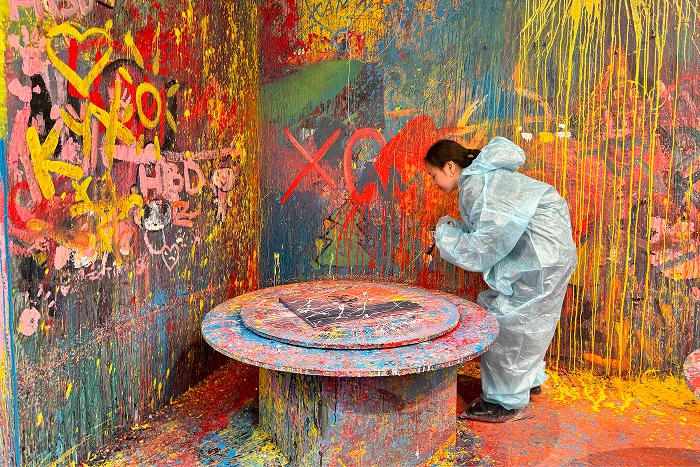 #экспериментManshuq: где в Алматы можно рисовать на стенах, полу и даже друг на друге