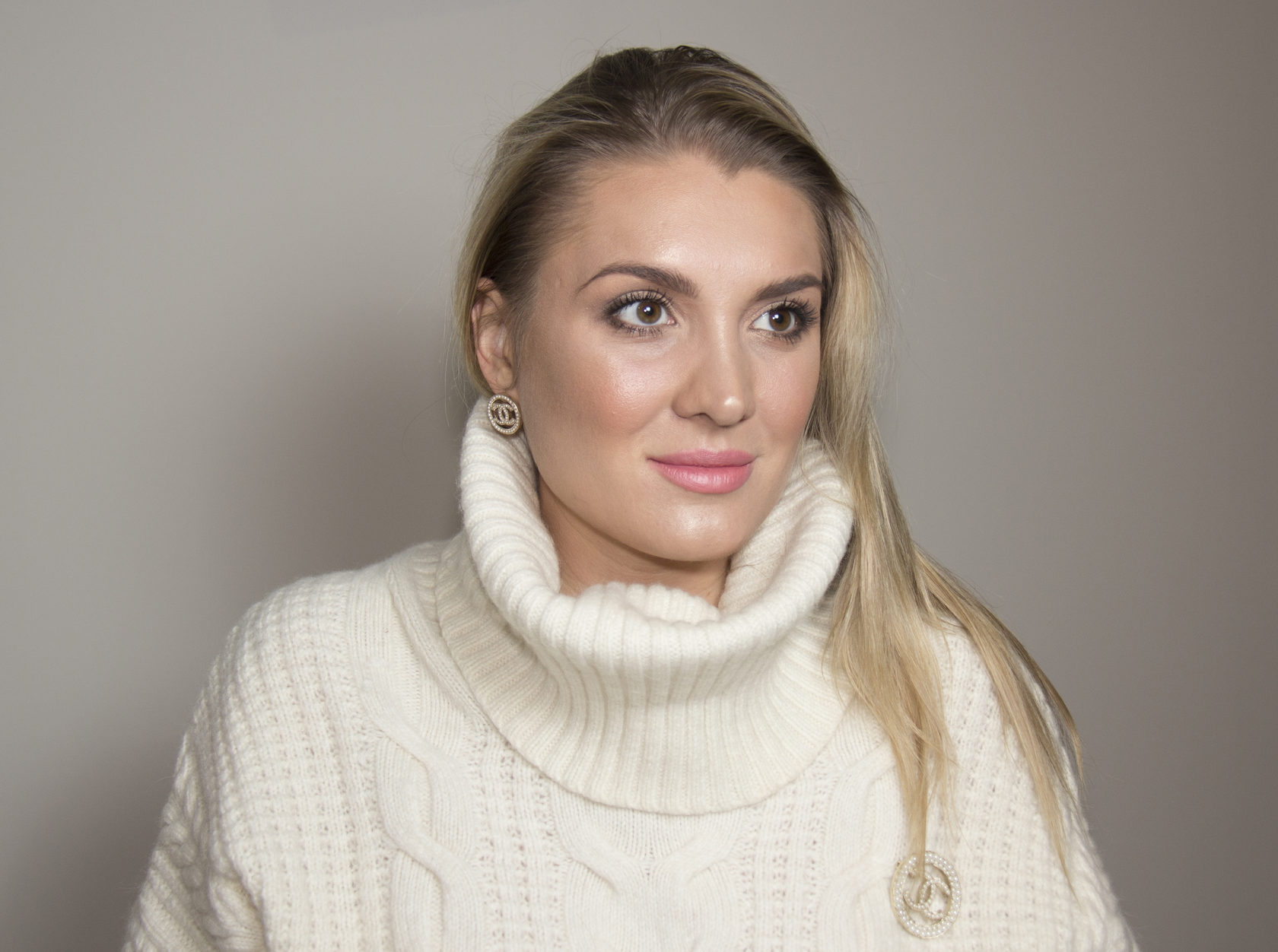 Новогодний beauty-цейтнот: лайфхаки от Мики Барни, Татьяны Фостер и Аруны Амзе